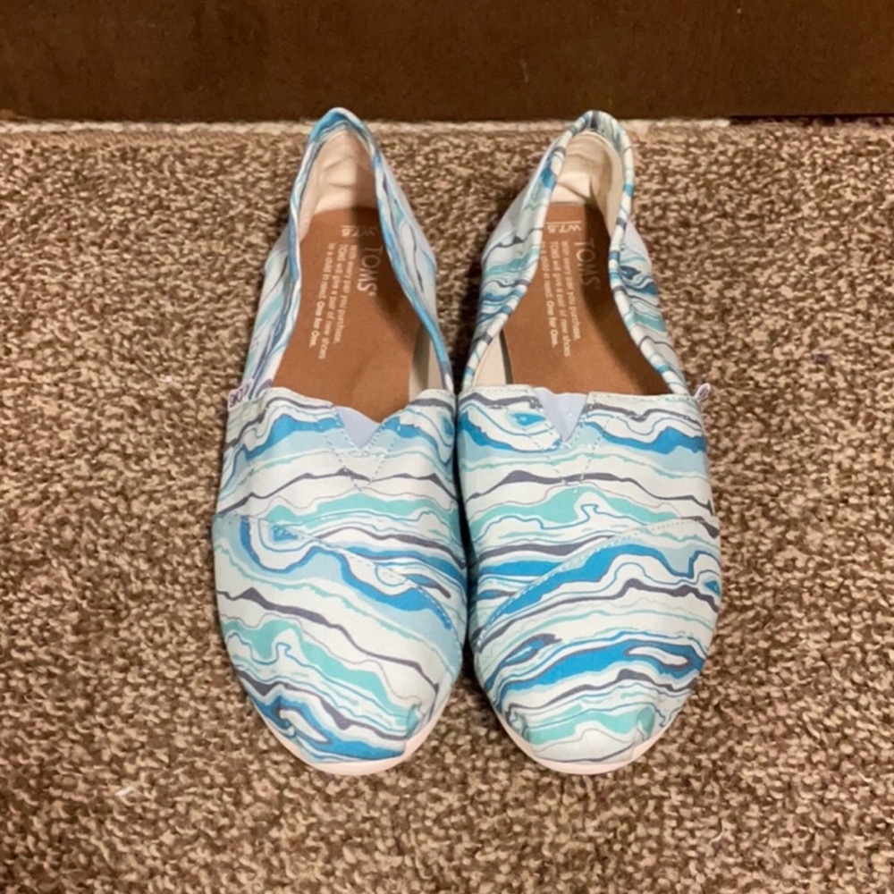 Toms Slip On Shoes Womens 7.5 Blue Swirl Tie Dye Flats